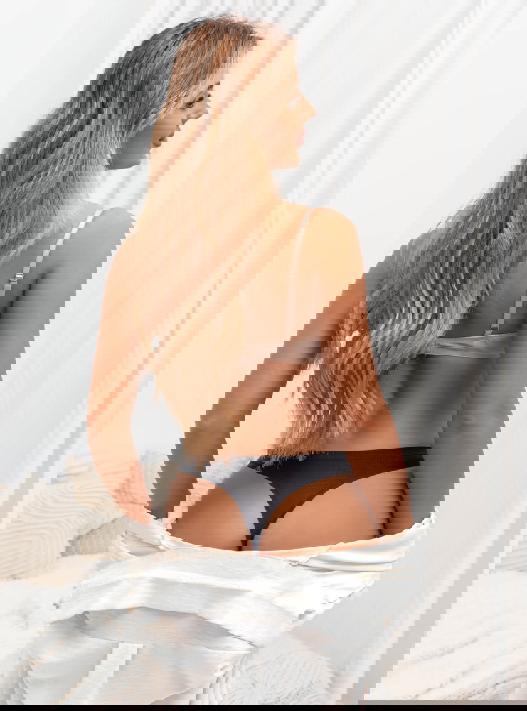 Czarne bezszwowe majtki stringi Paulla