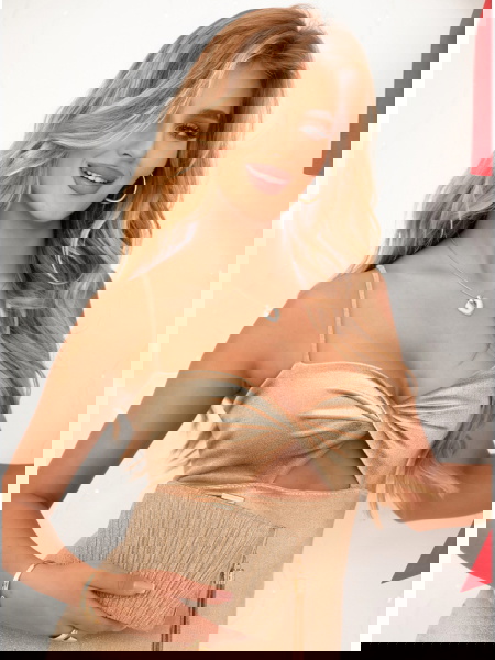 Beżowa błyszcząca sukienka... 2