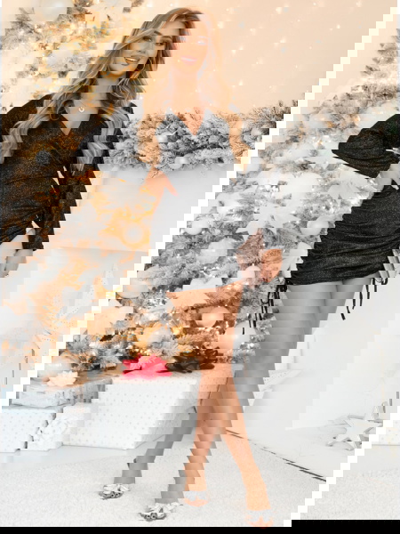 Czarna błyszcząca sukienka... 2