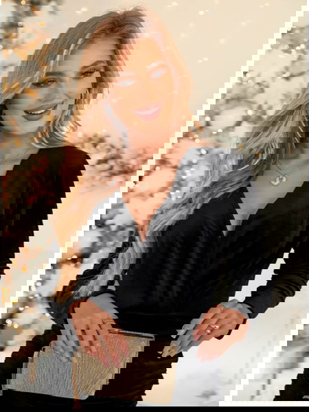 Czarna welurowa sukienka z... 2