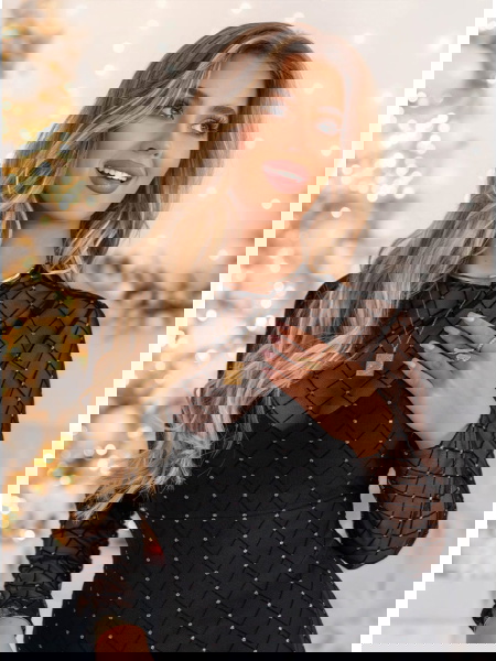 Czarna dopasowana sukienka... 2