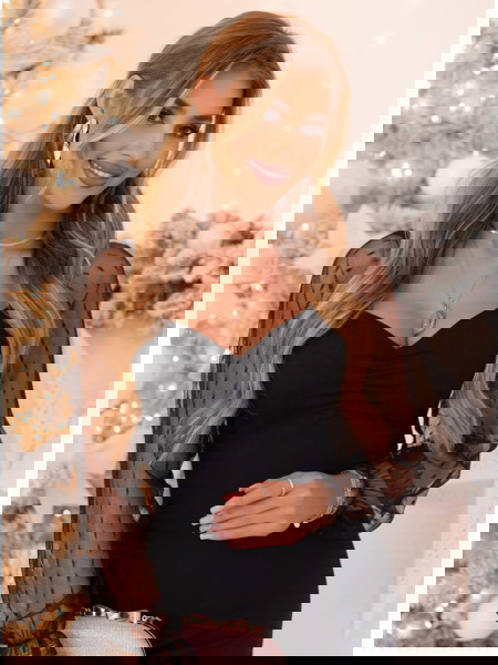 Czarna dopasowana sukienka... 2