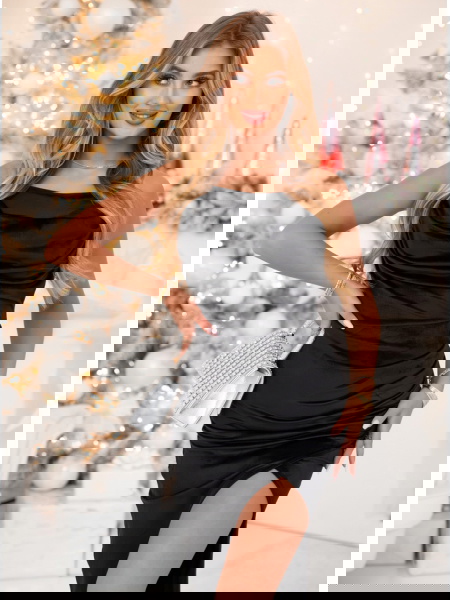 Czarna welurowa sukienka na... 2