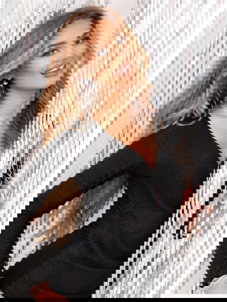 Czarna błyszcząca sukienka... 2