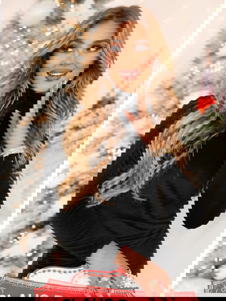 Czarna welurowa sukienka z... 2