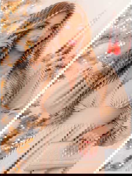 Beżowa sukienka... 2