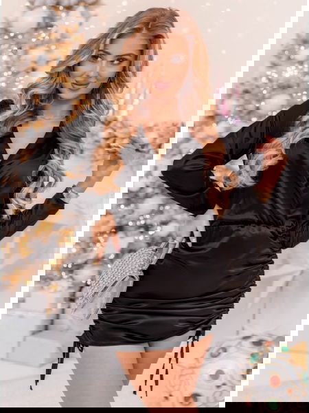 Czarna satynowa sukienka ze... 2