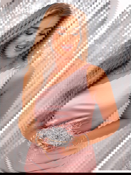 Długa sukienka z rozcięciem... 2