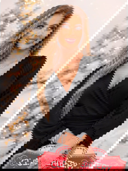 Czarna satynowa sukienka... 2