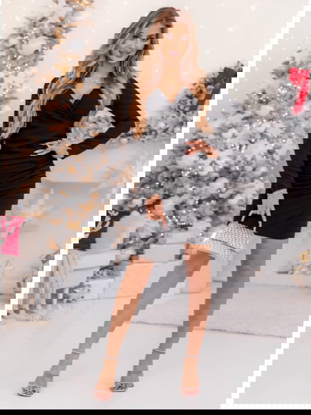 Czarna sukienka z... 2