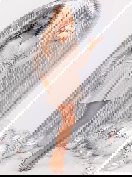 Pudrowa błyszcząca sukienka... 2