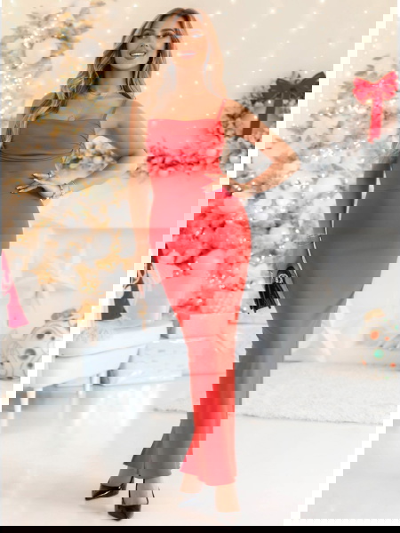 Malinowa długa sukienka na... 2