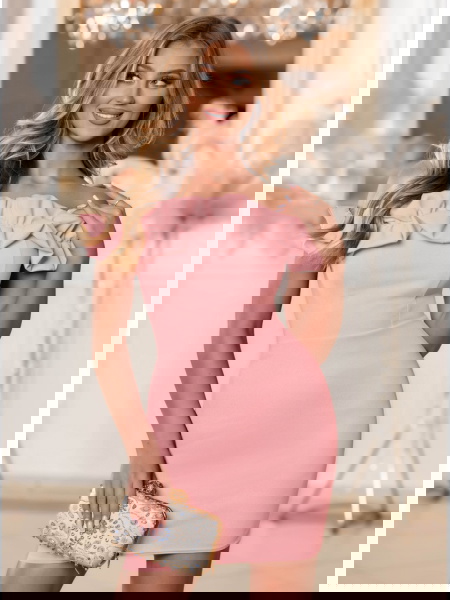 Pudrowa dopasowana sukienka... 2