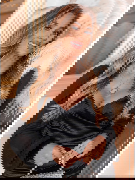 Czarna sukienka z tiulowymi... 2