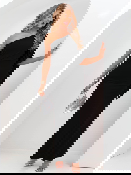 Czarna sukienka na jedno... 2