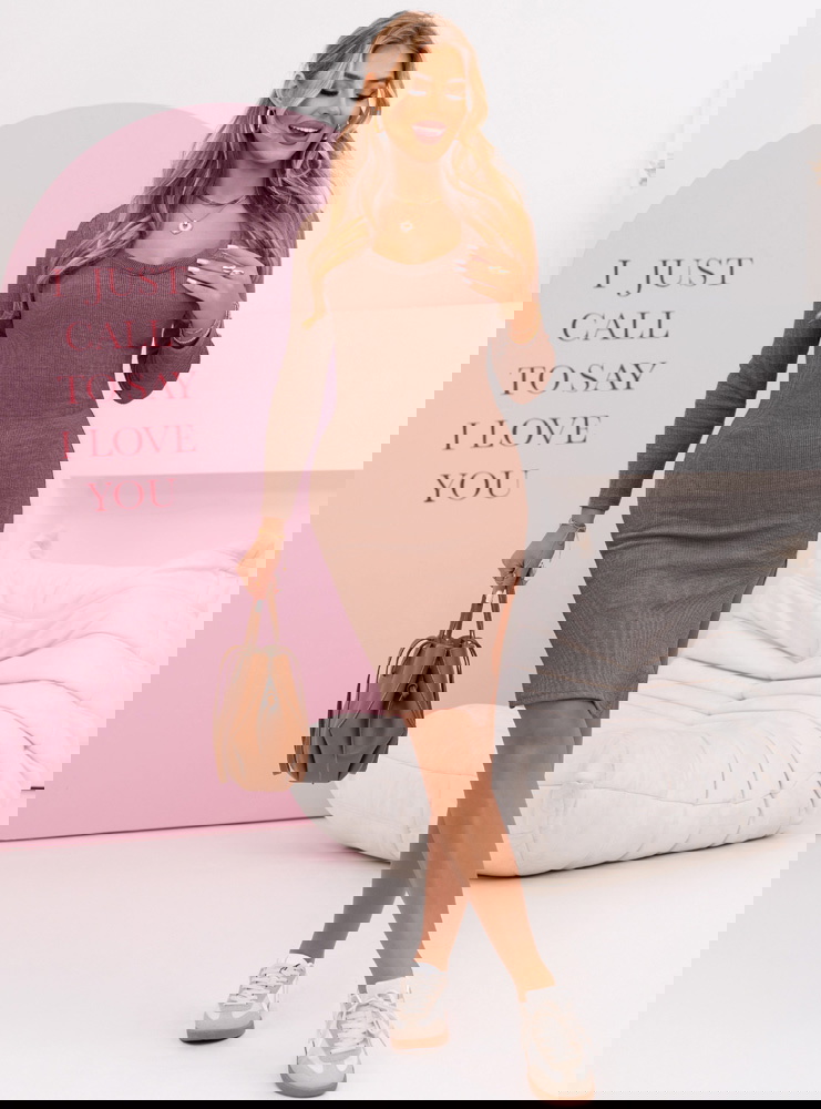 Prążkowana dopasowana sukienka z...