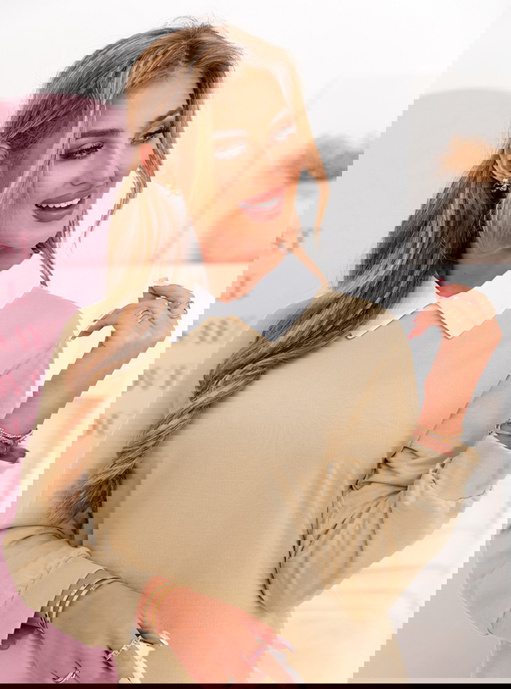 Beżowa bluza z koszulowymi wstawkami...