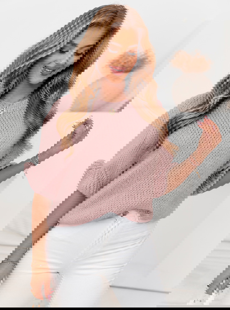 Sweter oversize z ozdobnymi rękawami...