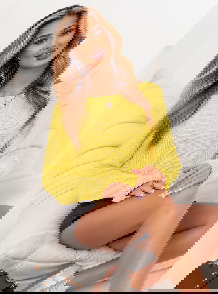 Cytrynowy sweter oversize z ozdobnymi...