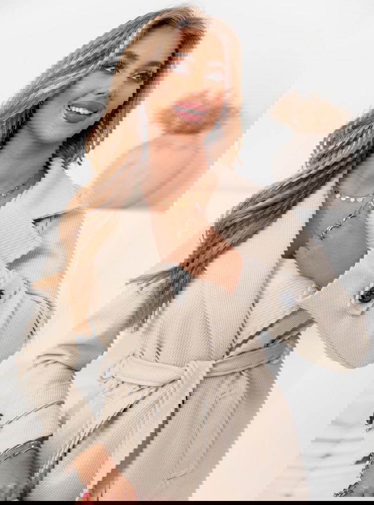 Beżowy płaszcz zapinany na guzik z...