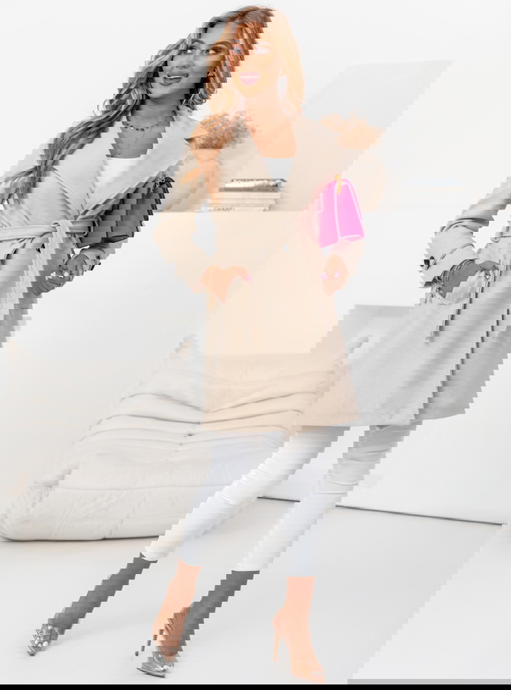 Beżowy płaszcz zapinany na guzik z...