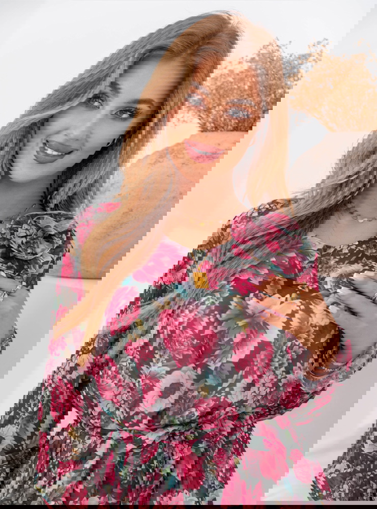 Bordowa sukienka rozkloszowana w...