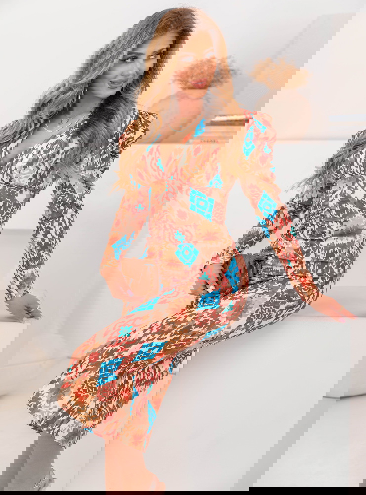 Wzorzysta dopasowana sukienka z...