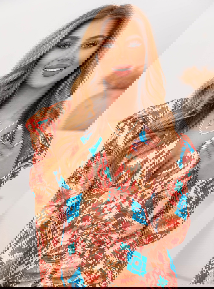 Wzorzysta dopasowana sukienka z...