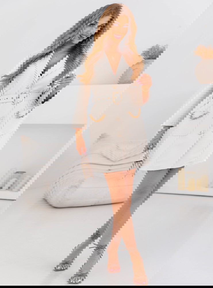 Jasnobeżowa marynarkowa sukienka...