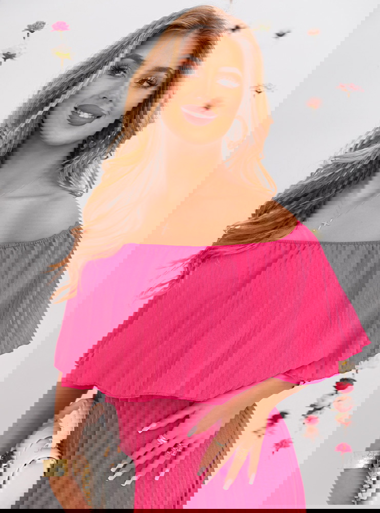 Różowa długa sukienka typu hiszpanka...