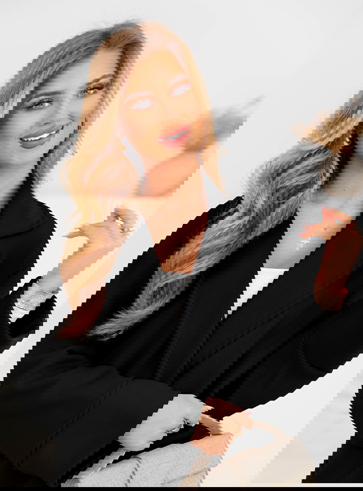 Czarny płaszcz zapinany na guzik Elores