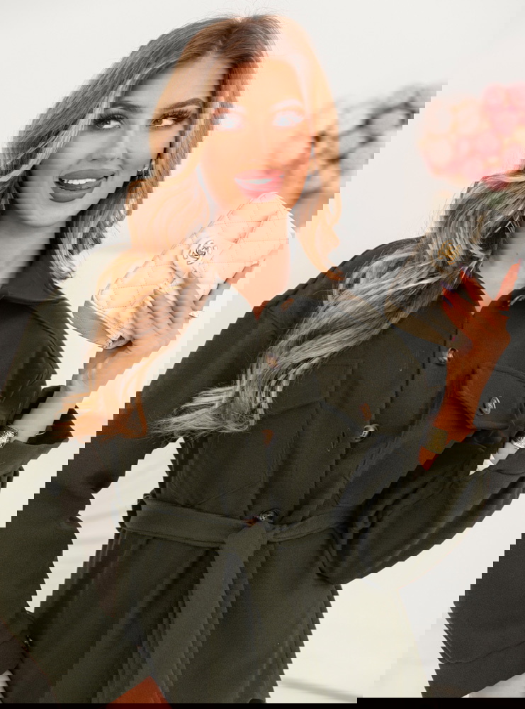 Krótki płaszcz z paskiem Carisa - khaki