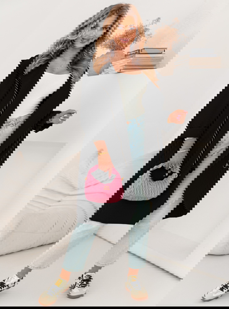 Czarna bluza oversize zapinana na...