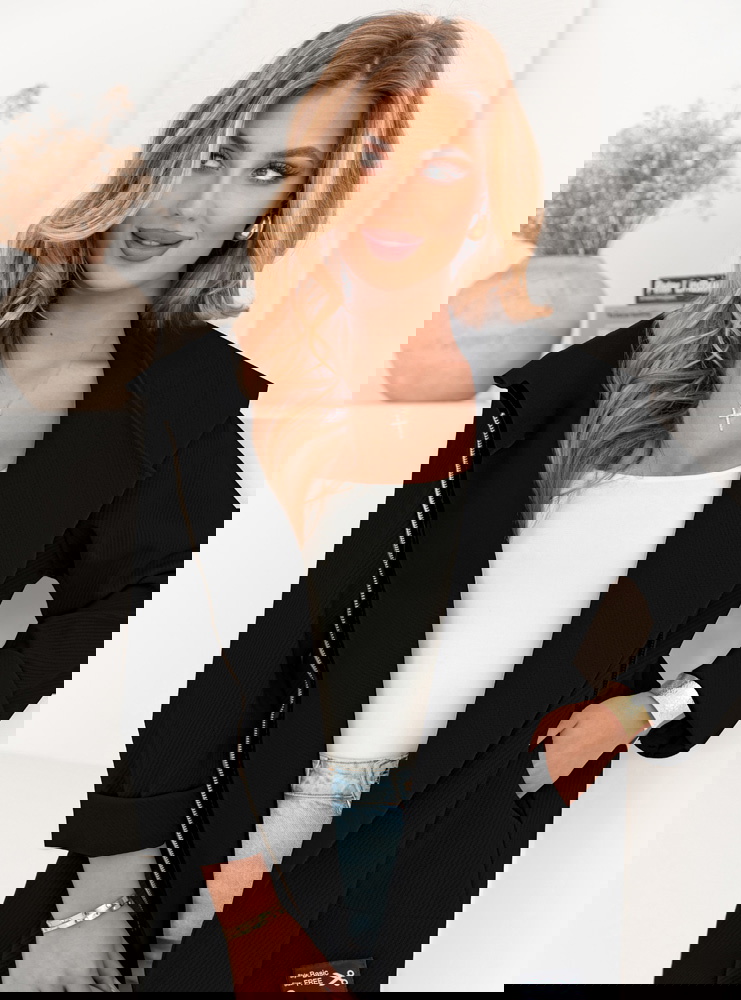 Czarna bluza oversize zapinana na...