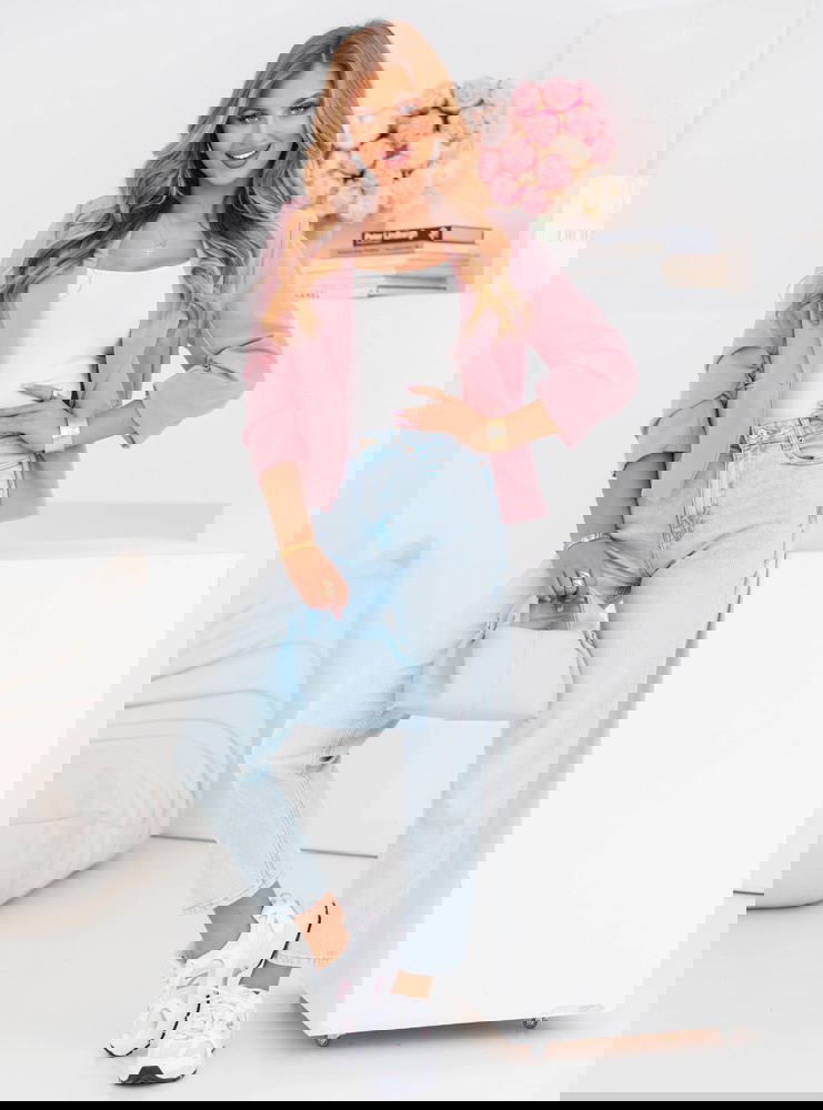 Pudrowa marynarka z marszczonymi...