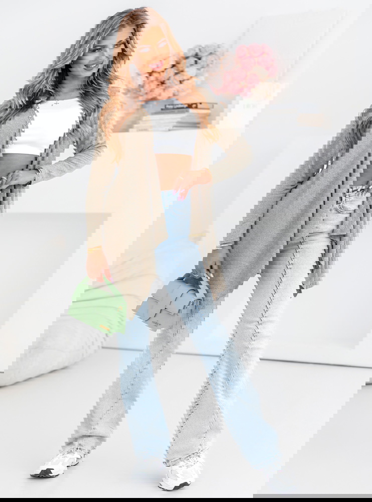 Beżowy kardigan z ozdobnymi perełkami...