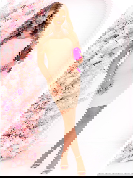 Beżowa dopasowana sukienka... 2