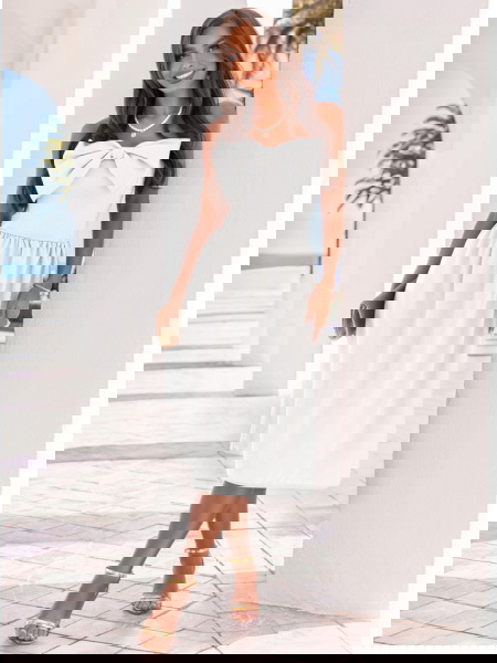 Biała sukienka z ozdobną... 2