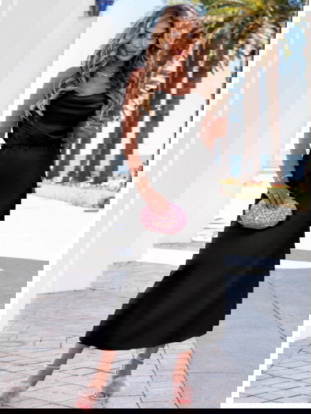 Czarna satynowa sukienka... 2