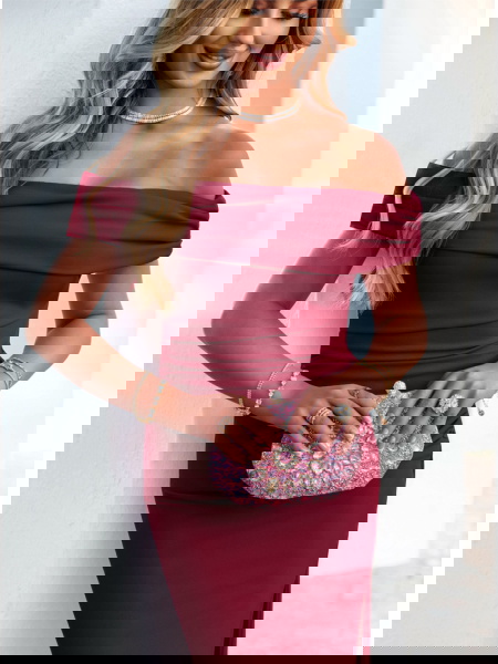 Bordowa dopasowana sukienka... 2