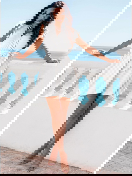 Biała sukienka z wiązaniem... 2