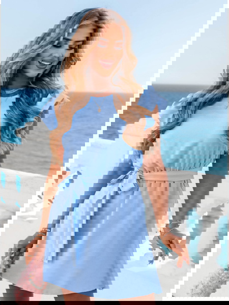 Błękitna sukienka z... 2