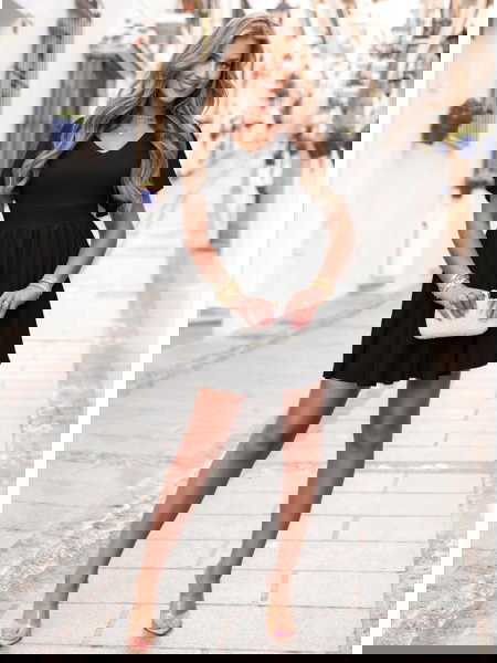 Czarna rozkloszowana... 2