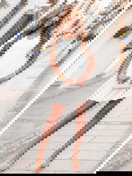 Biała rozkloszowana... 2