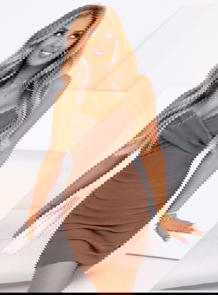 Prążkowana sukienka na ramiączkach...