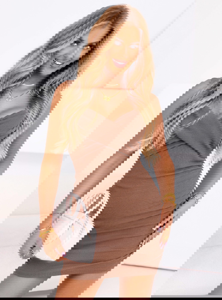 Prążkowana sukienka na ramiączkach...