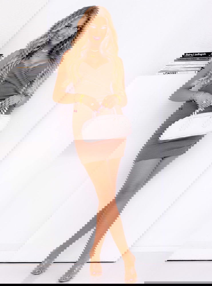 Prążkowana sukienka na ramiączkach...