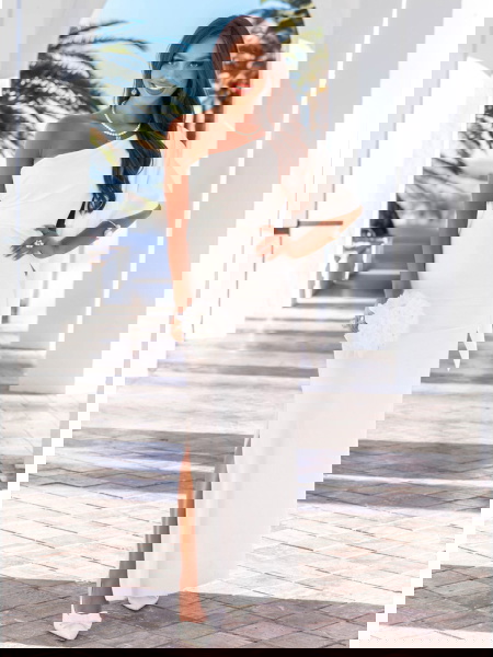 Biała sukienka na jedno... 2