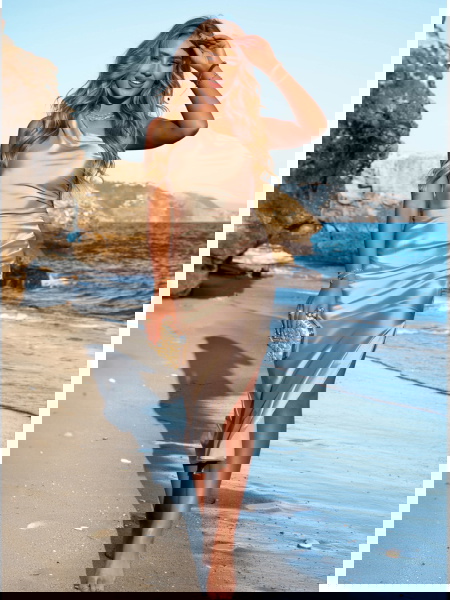 Beżowa satynowa sukienka na... 2