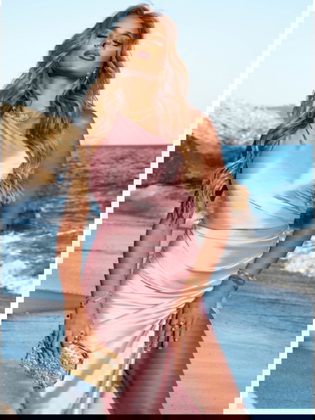 Satynowa sukienka na jedno... 2